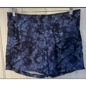 Old Navy Active Shorts Women’s Size Large Blue Tie-Dye Athletic 5 Pockets